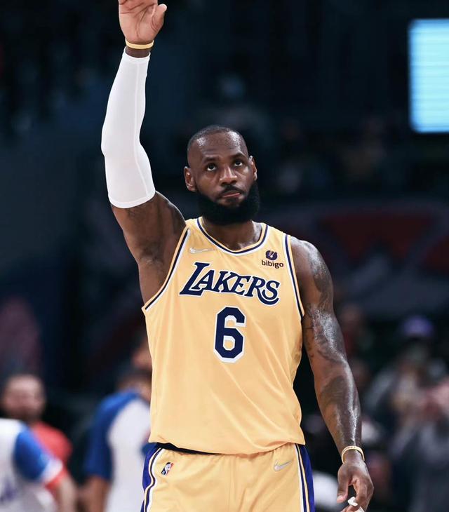 有限公司-C罗在湖人比赛中领先优势明显，反败为胜引发热议！-有限公司