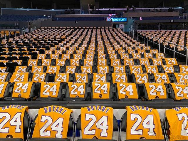 开云体育-萨拉赫迎来七赛季出色发挥,湖人观众热烈欢呼!-开云体育