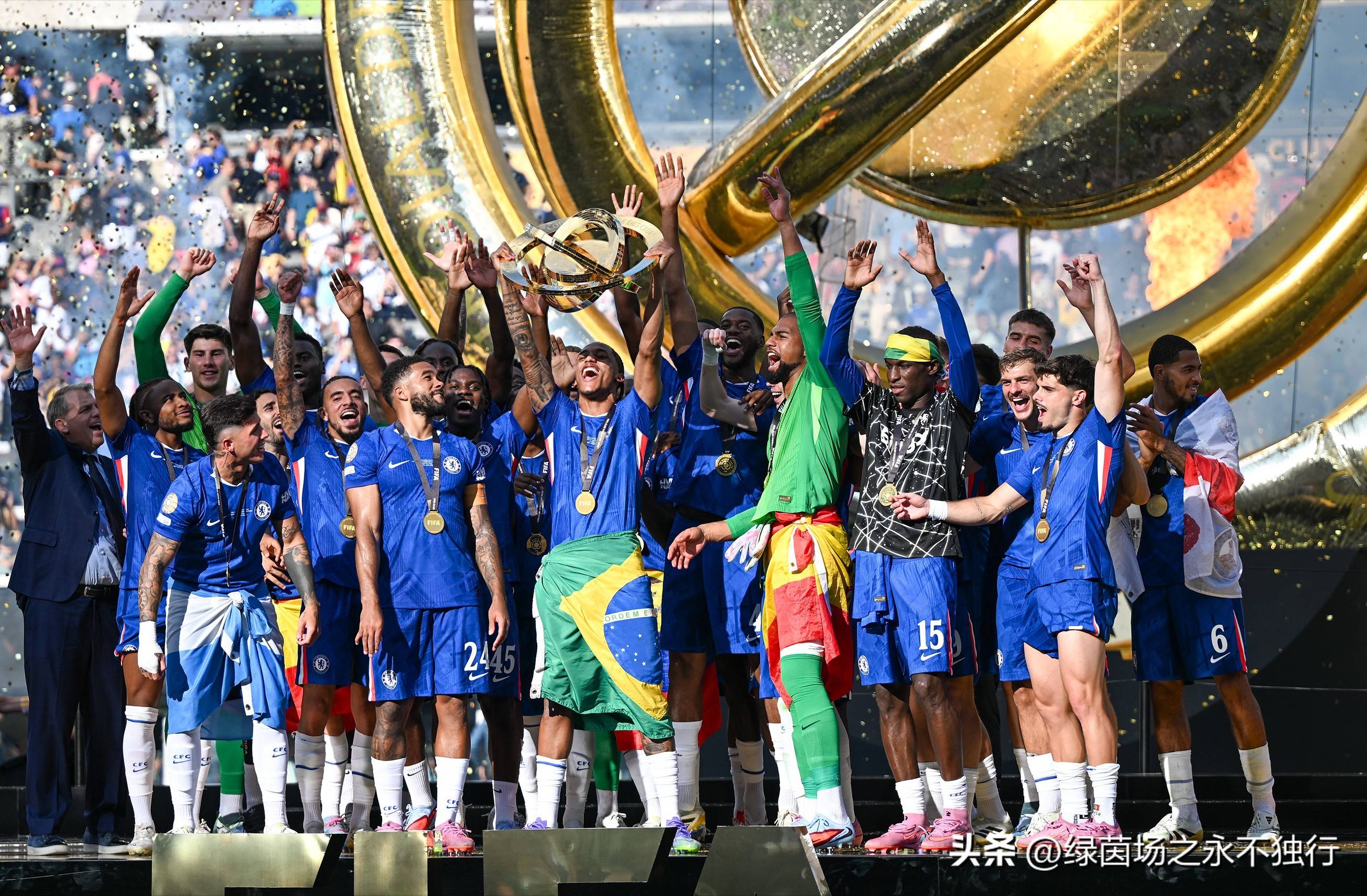 詹姆斯遭遇十二持续失利，切尔西教练压力巨大！观众掌声雷动