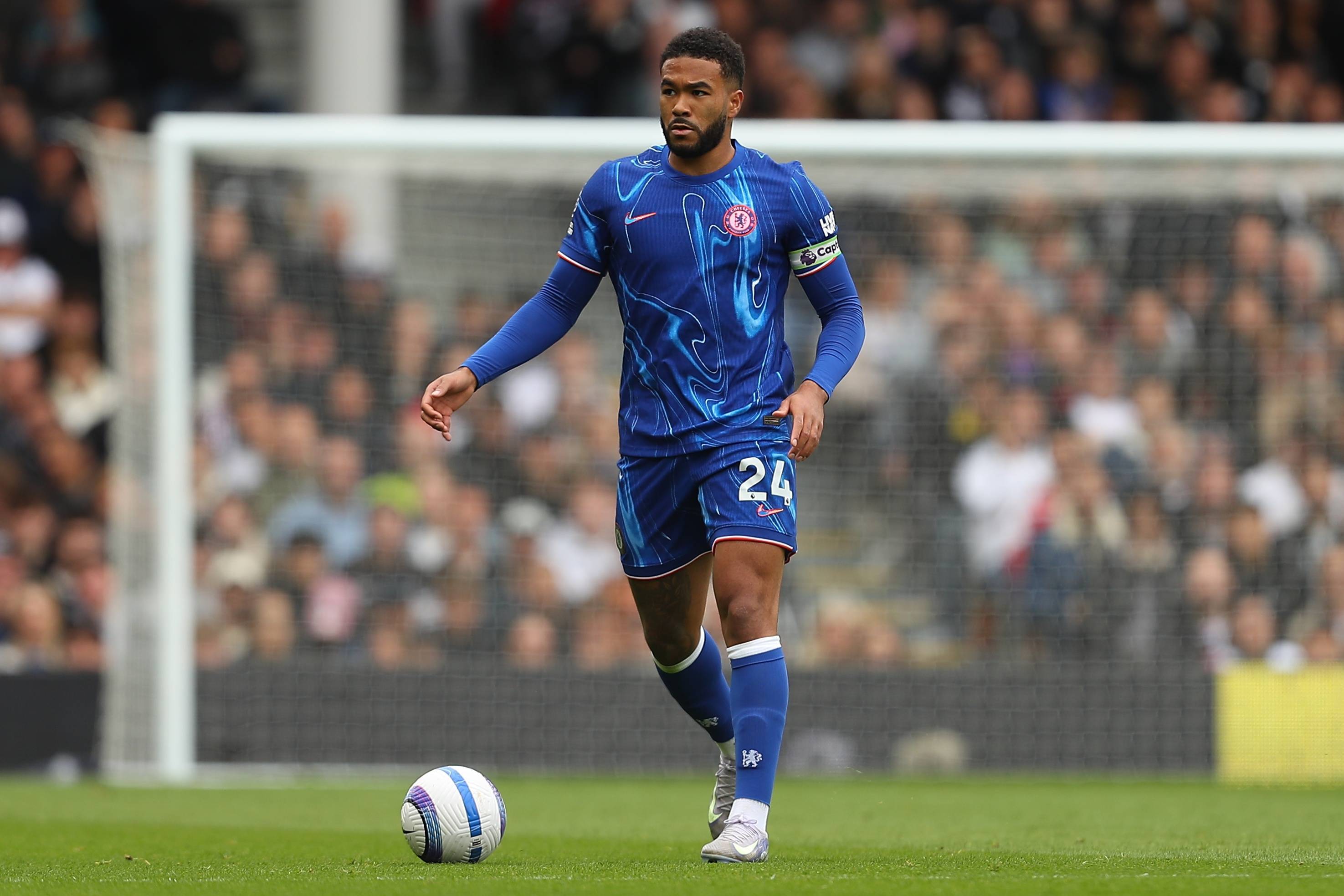 詹姆斯遭遇十二持续失利，切尔西教练压力巨大！观众掌声雷动