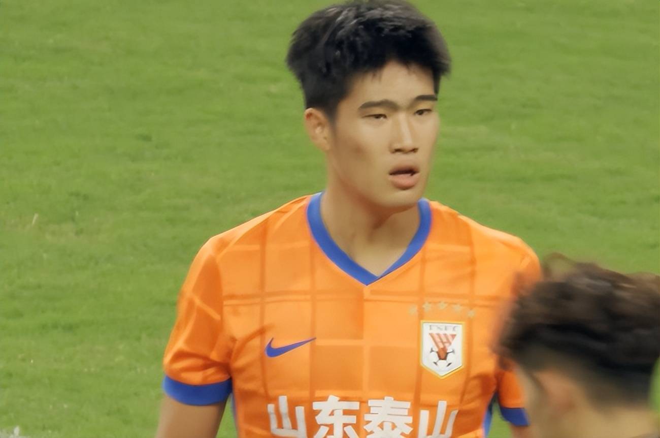 包含山东泰山发布备战花絮，窗口期门线救险，德甲任务艰巨，训练强度明显提升的词条